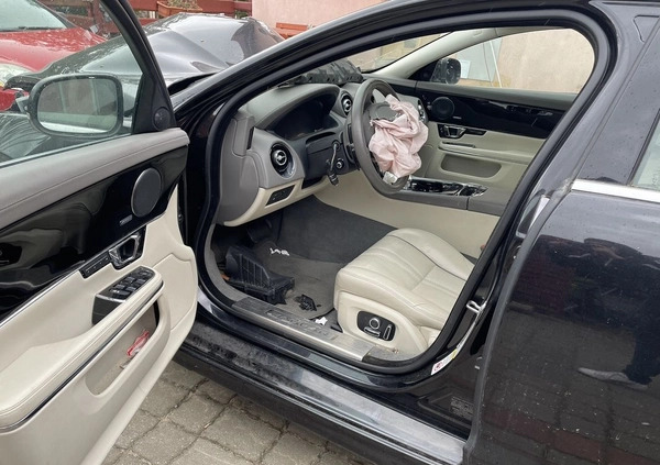 Jaguar XJ cena 24999 przebieg: 38000, rok produkcji 2016 z Tuchola małe 211
